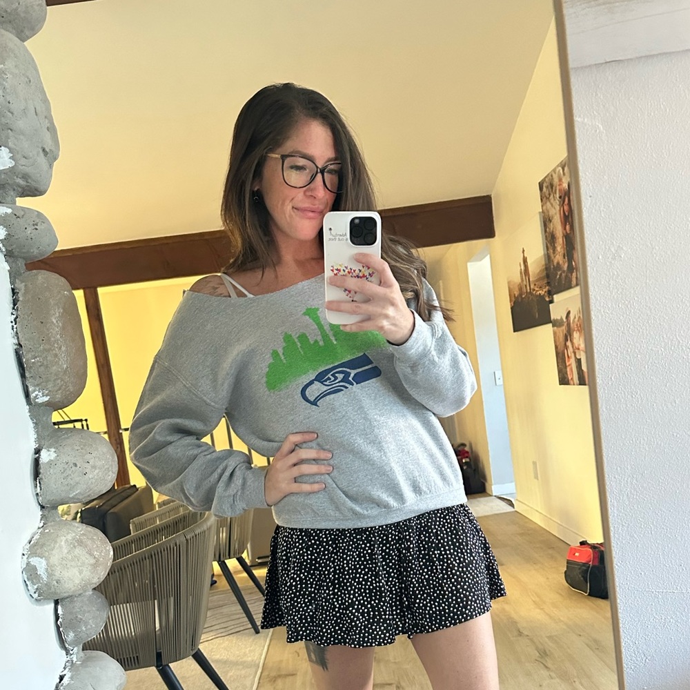 Small, off shoulder Seahawks sweatshirt
